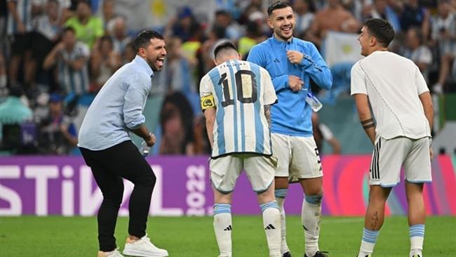 Aguero hoi quan cung dT Argentina
