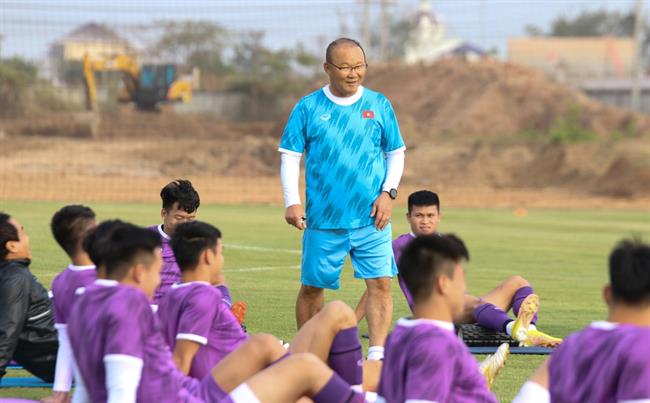 HLV Park Hang Seo chờ 2 tuyển thủ tới giờ chót