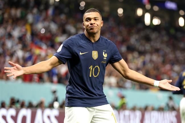 Mbappe gây ấn tượng khi khích lệ đồng đội ở chung kết World Cup
