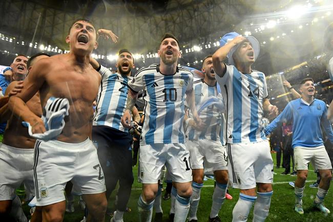 CĐV Argentina phát điên trong ngày đội nhà vô địch World Cup 11