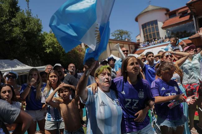 CĐV Argentina phát điên trong ngày đội nhà vô địch World Cup 5