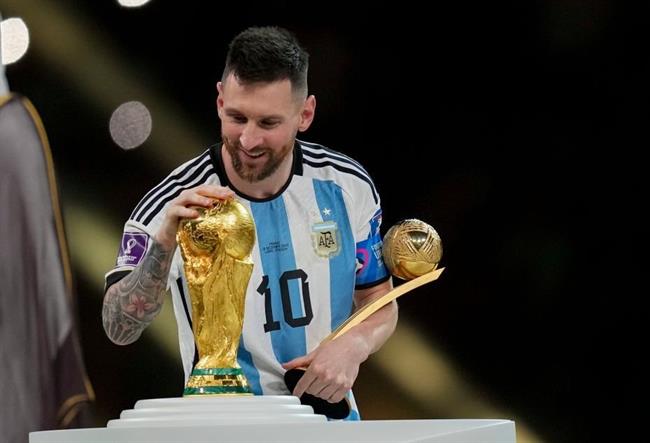 Nhìn lại bộ sưu tập danh hiệu đồ sộ của Lionel Messi