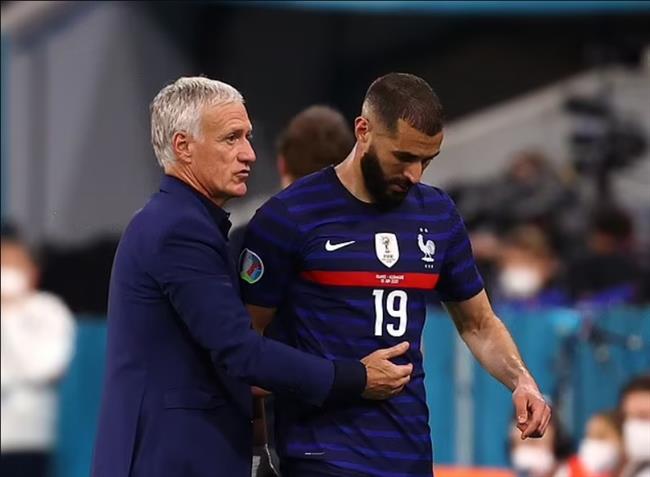 Benzema công khai chỉ trích HLV Didier Deschamps