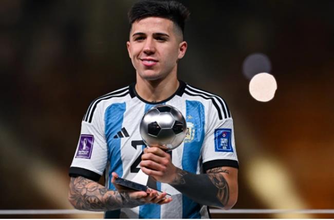 Enzo Fernandez thi dau noi bat o World Cup 2022