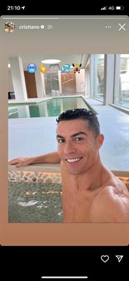 Ronaldo khoe hinh thu gian ben be boi
