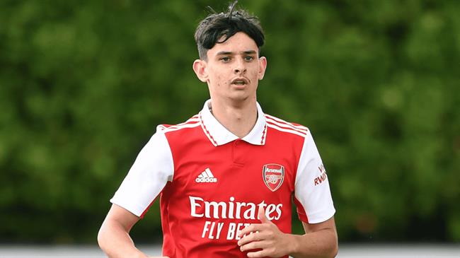 Arsenal sap gia han hop dong voi Charlie Patino