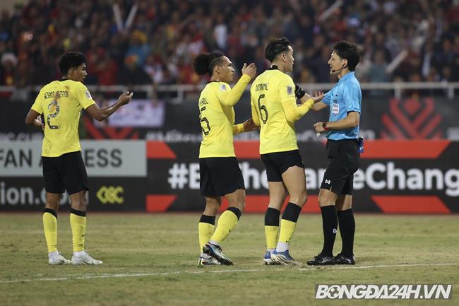 Trọng tài hoàn toàn chính xác khi thổi 11m cho Việt Nam