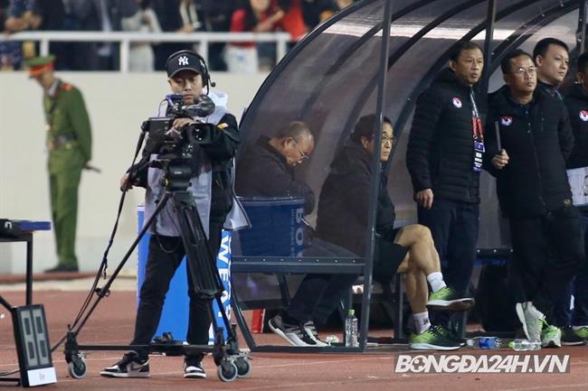 HLV Park Hang Seo cầu nguyện trong tình huống Quế Ngọc Hải sút 11m