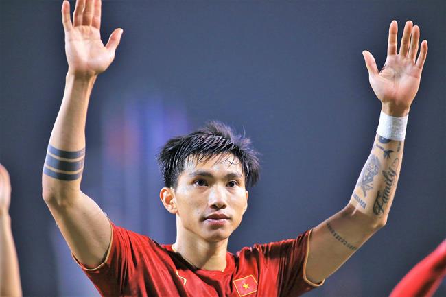 Cánh tay thừa của Văn Hậu và nghịch lý từ một bộ phận fan hâm mộ