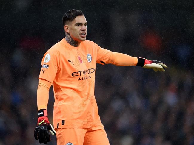 Ederson dang choi tot o Man City