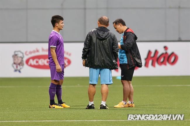 HLV Park Hang Seo gặp riêng Quang Hải