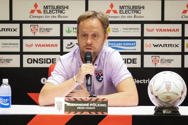 HLV Mano Polking thừa nhận sợ hãi sau sự việc CĐV Indonesia tấn công xe buýt chở ĐT Thái Lan HLV Mano Polking thua nhan so hai sau su viec CdV Indonesia tan cong xe buyt cho dT Thai Lan