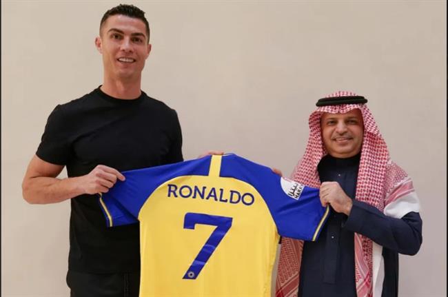 Cristiano Ronaldo ký hợp đồng với CLB Al Nassr Cristiano Ronaldo ky hop dong voi CLB Al Nassr
