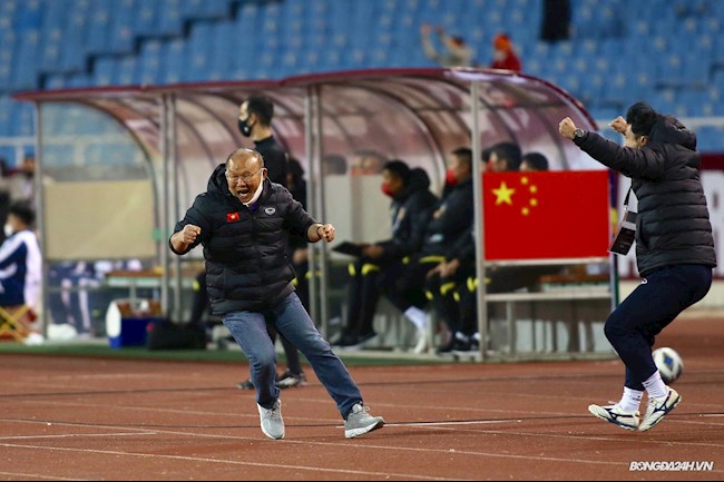 Khoảnh khắc ăn mừng xúc động của HLV Park Hang Seo