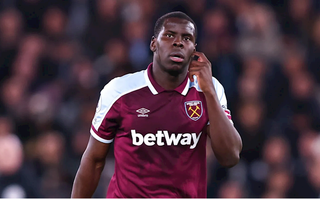 VIDEO: Bênh vực Zouma, CĐV West Ham mô phỏng màn đá mèo