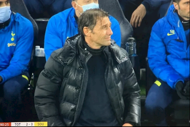 VIDEO: Antonio Conte khiêu khích đối thủ và cái kết