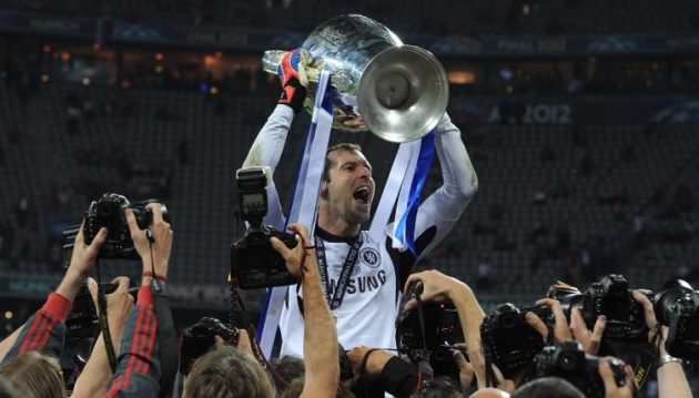 Cech vô địch C1 nhưng không thể đăng quang ở FIFA Club World Cup