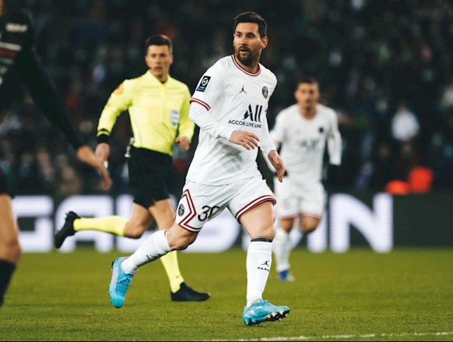 Messi chơi không nổi bật, nhưng vẫn tham gia vào tình huống quyết định số phận trận đấu trước Rennes. Ảnh: AFP Messi chơi không nổi bật, nhưng vẫn tham gia vào tình huống quyết định số phận trận đấu trước Rennes. Ảnh: AFP