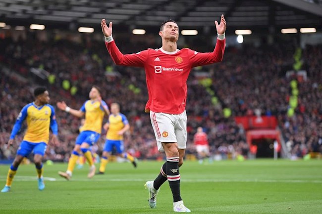 Ronaldo gây cười ở trận đấu với Southampton