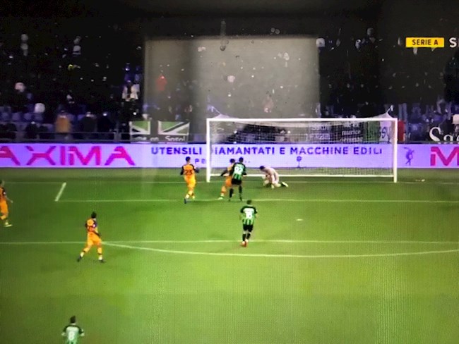 Rui Patricio mắc sai lầm khó tin trong màu áo Roma