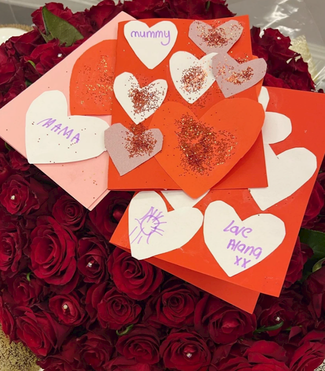 Ronaldo hạnh phúc bên bạn gái ở ngày lễ tình nhân