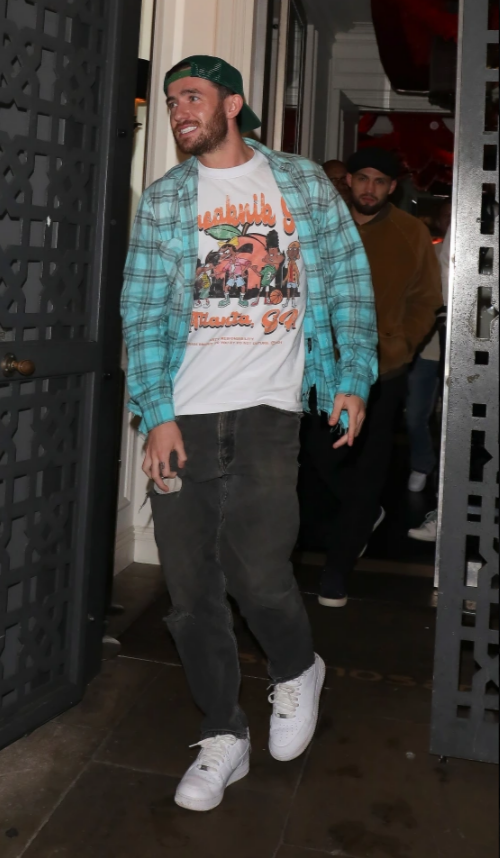 Ben Chilwell có mặt ở nhà hàng dù đang dính chấn thương dài hạn