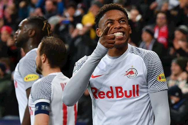 Salzburg bất ngờ vươn lên dẫn bàn