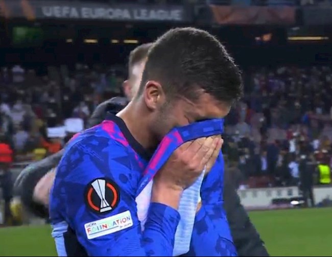 Torres khóc nức nở dù ghi bàn vào lưới Napoli