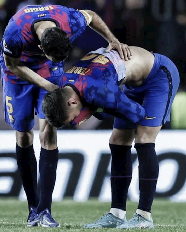 Torres khóc nức nở dù ghi bàn vào lưới Napoli