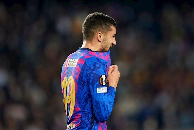 Xavi bênh vực Ferran Torres