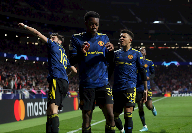 Bruno Fernandes kiến tạo cho Elanga ghi bàn