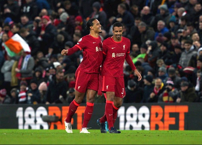 Trung vệ Matip đóng góp 1 bàn thắng