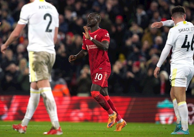 Mane cũng lập cú đúp như Salah