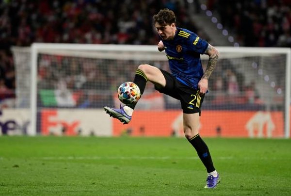 Scholes chỉ trích HLV MU vì sử dụng Lindelof ở vị trí hậu vệ phải Scholes chỉ trích HLV MU vì sử dụng Lindelof ở vị trí hậu vệ phải