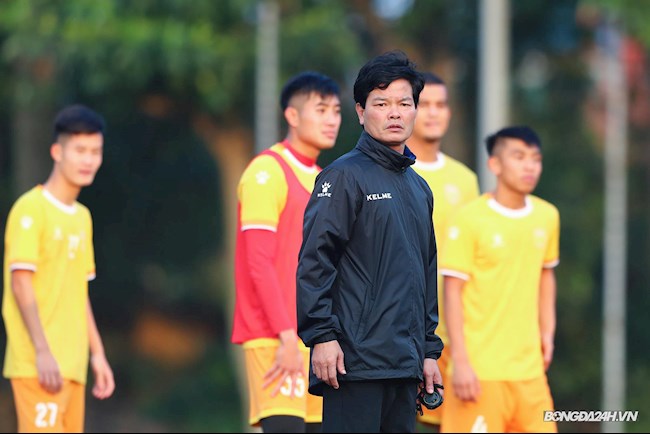 HLV Nguyễn Văn Sỹ tự tin giành chiến thắng trước HAGL hình ảnh
