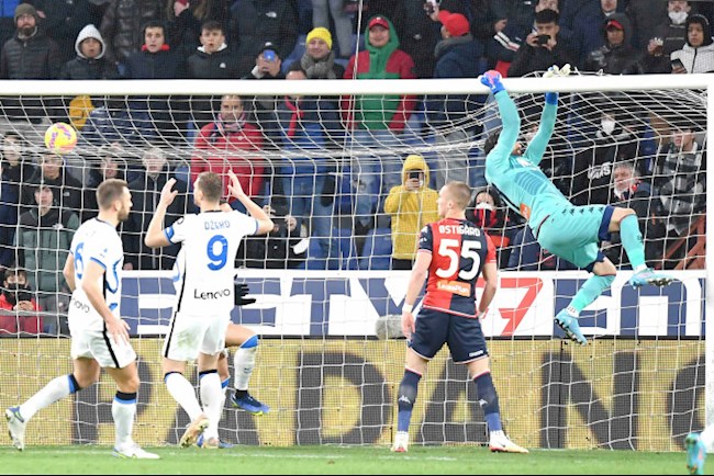 Inter Milan (áo trắng) đã không thắng 4 trận liên tiếp ở Serie A