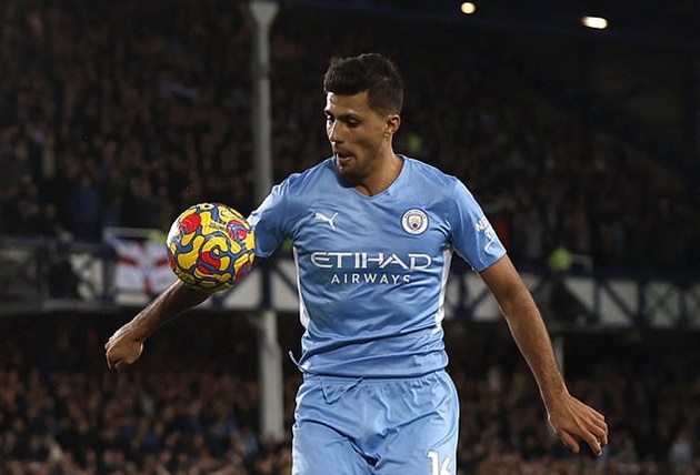 Tình huống Rodri để bóng chạm tay trong vòng cấm