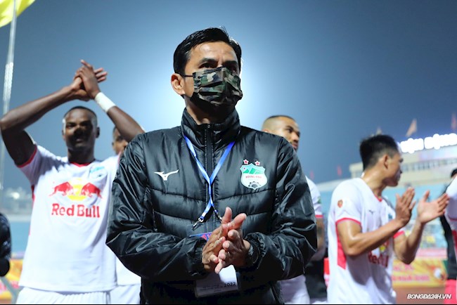 Hòa Nam Định, thầy trò Kiatisuk Senamuang vẫn ghi điểm với hành động thú vị