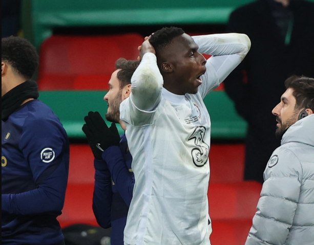 Kepa đá hỏng 11m trước Liverpool