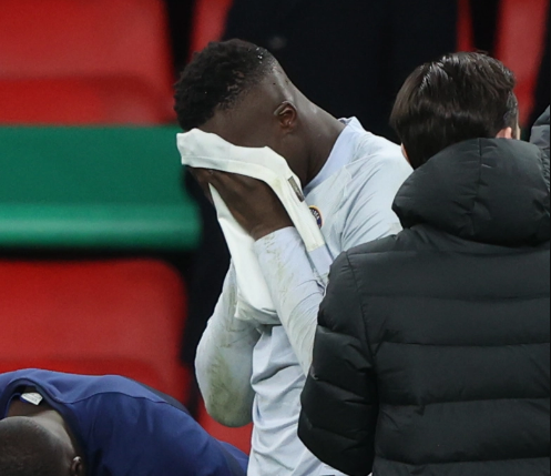 Kepa đá hỏng 11m trước Liverpool