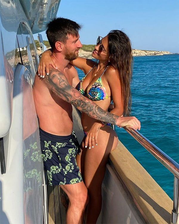 Messi chúc mừng sinh nhật vợ