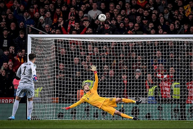 Phản ứng vui nhộn của Mendy khi Kepa đá hỏng 11m