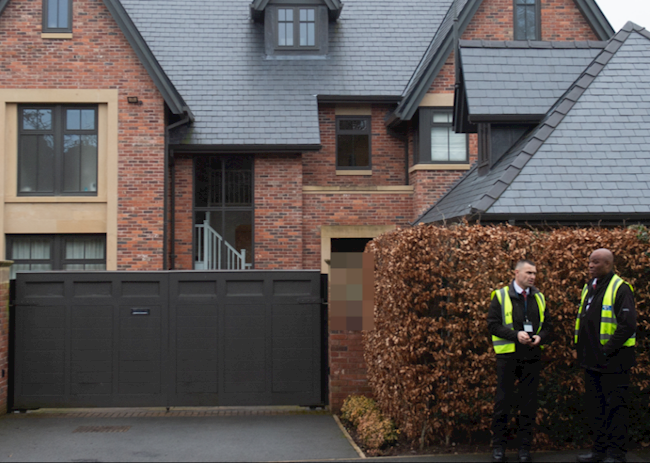 An ninh được thắt chặt bên ngoài nhà riêng của Mason Greenwood