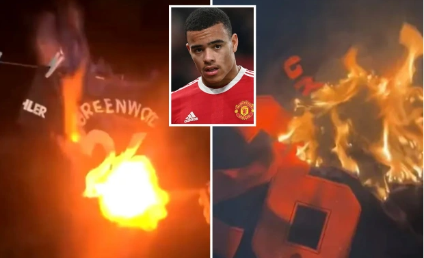 NHM MU đồng loạt đốt áo của Mason Greenwood