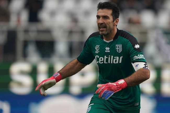 Chính thức: Buffon thi đấu tới năm 46 tuổi