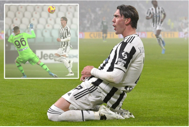 Dusan Vlahovic tỏa sáng trong ngày ra mắt Juventus Dusan Vlahovic tỏa sáng trong ngày ra mắt Juventus