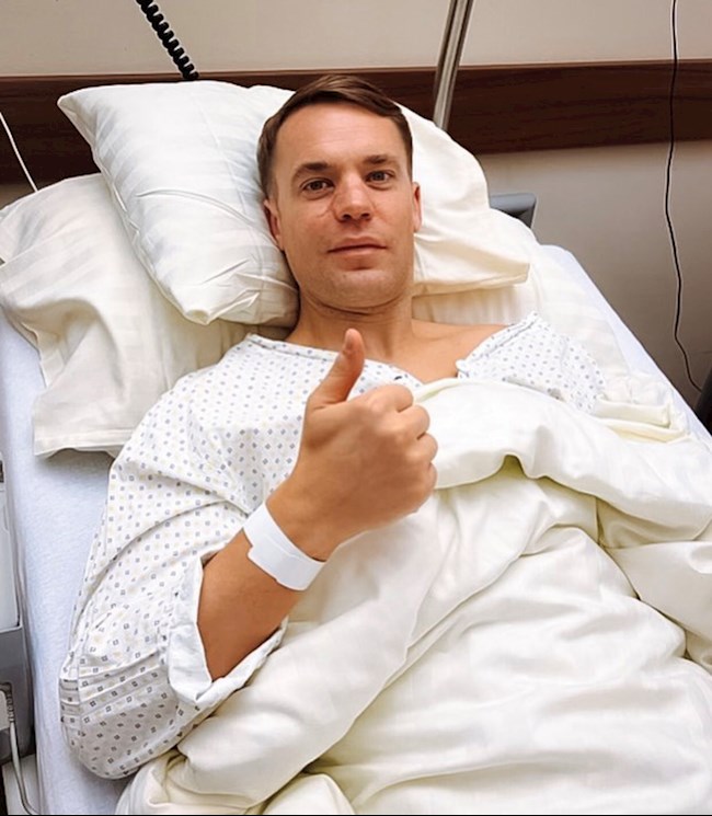 Manuel Neuer lên bàn mổ hình ảnh