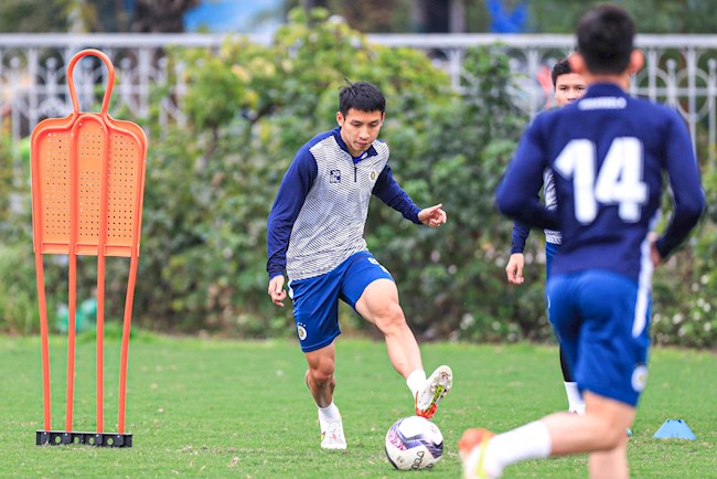 Dàn sao Hà Nội FC khoe đùi sau kỳ nghỉ Tết 2022