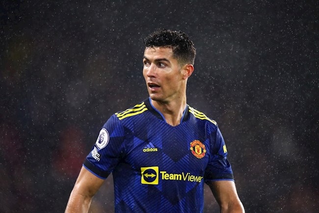 Ronaldo vào sân thay Cavani nhưng cũng chẳng giúp ích được gì