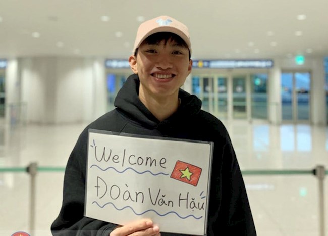 Trước ngày về Việt Nam, Văn Hậu bất ngờ tái ngộ bác sĩ Choi Ju-young